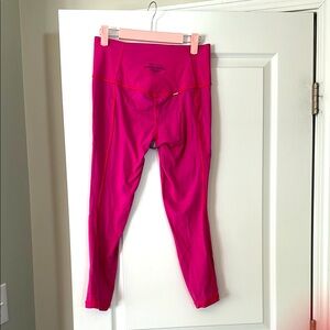 Athleta salutation stash 7/8 tight leggings size M with side pockets